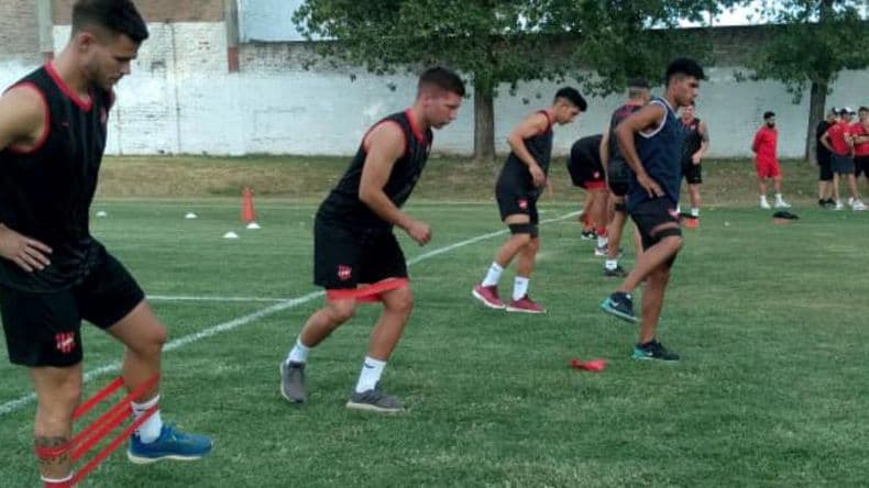 Con caras nuevas Douglas comenzoacute su pretemporada