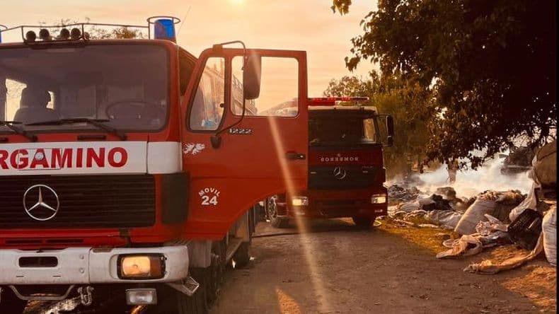 Importante intervencioacuten de Bomberos en un incendio de grandes dimensiones