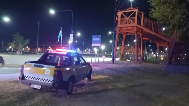 Agentes municipales impidieron que una adolescente se arrojara del Puente de Hie