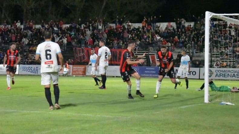 Douglas ganoacute y es puntero en soledad del Torneo Federal A