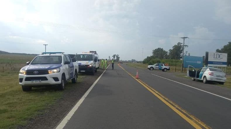 Una pareja de sexagenarios heridos al volcar con su auto