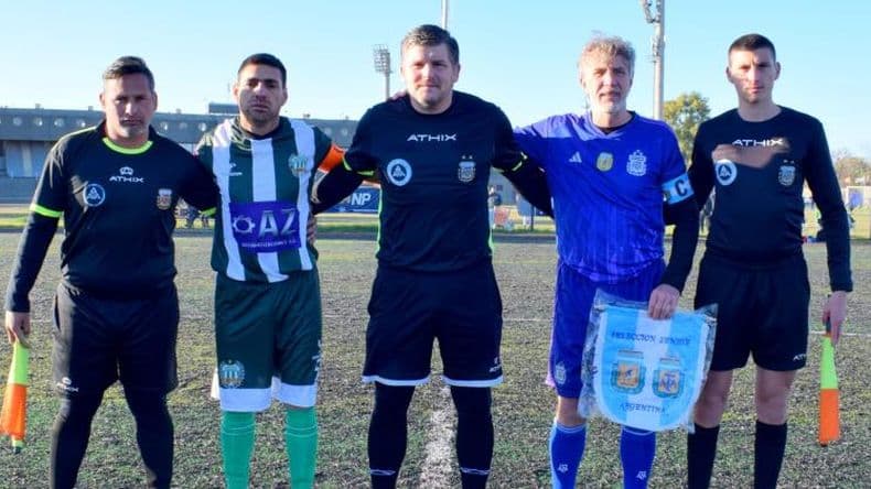 Laferrere de Pergamino enfrentoacute a la seleccioacuten argentina senior M45