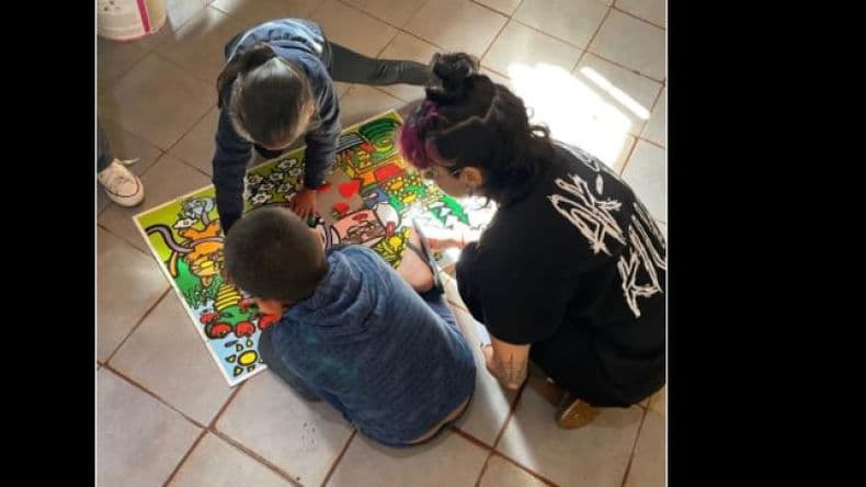 Estudiantes de Pergamino haciendo solidaridad desde sus nuevos lugares