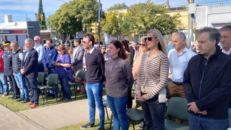 Sentido homenaje a los heacuteroes y excombatientes de Malvinas