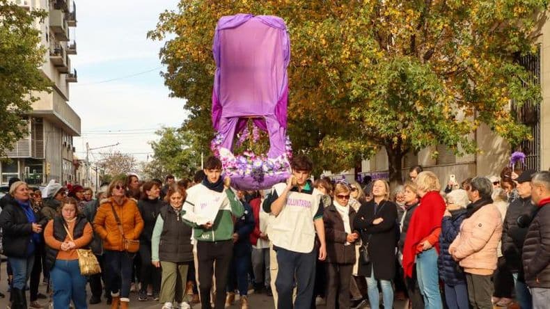 En su diacutea la feligresiacutea renovoacute su devocioacuten por Crescencia