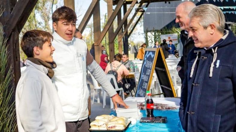 Con un Mercado Patrio Pergamino celebroacute el 25 de Mayo