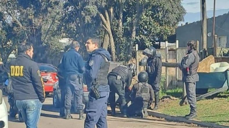 Detuvieron a un hampoacuten involucrado en un robo con armas a un repartidor