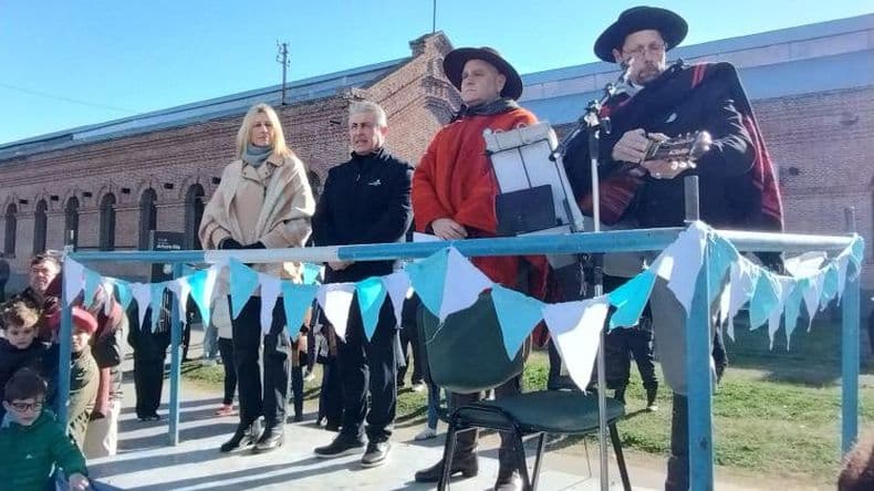 Diacutea de la independencia- cientos de pergaminenses disfrutaron del desfile t