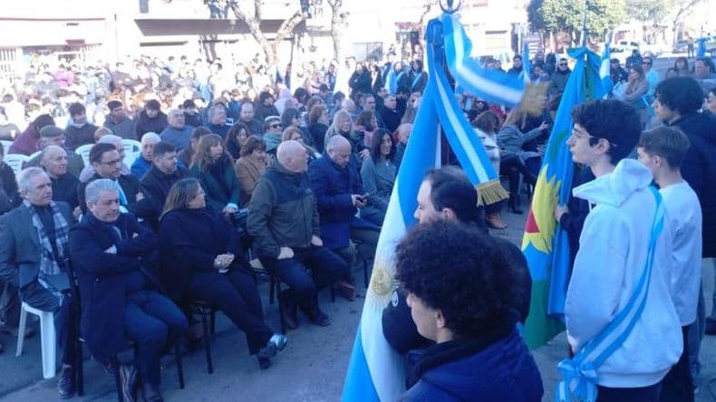 Con un concurrido y emotivo acto la EEST Nordm 1 celebroacute su centenario