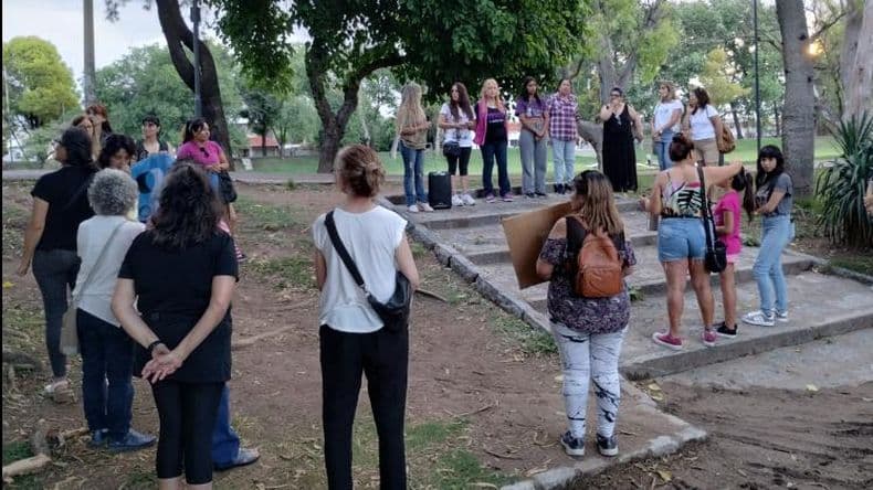 Reflexionando y rechazando las acciones de odio hacia las mujeres se conmemoroac