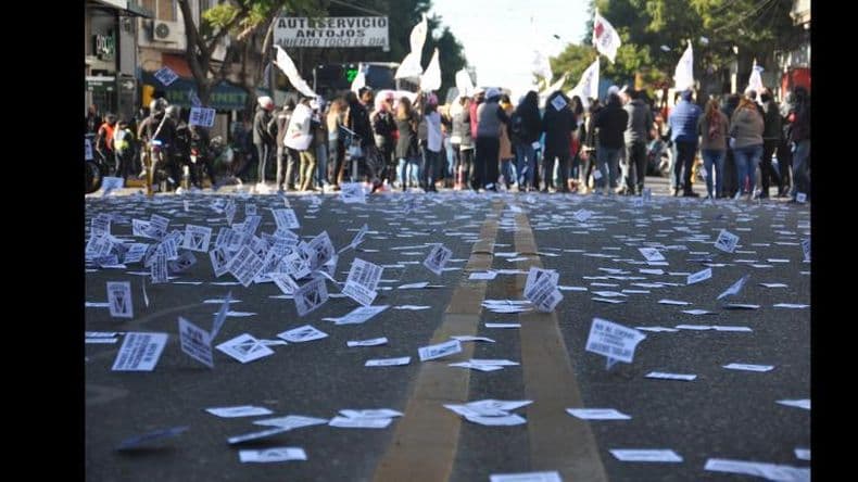 Una vez maacutes empleados del Bingo se movilizaron pidiendo poder trabajar