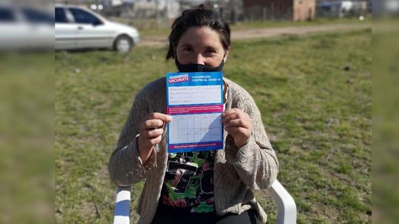 Posta Itinerante 60 personas se vacunaron contra Covid en barrio Newbery