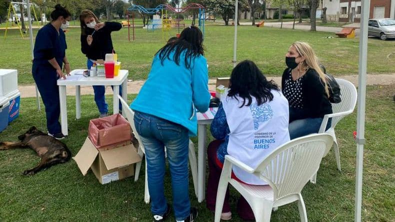 Contra Covid- fueron vacunadas 49 personas en Manuel Ocampo