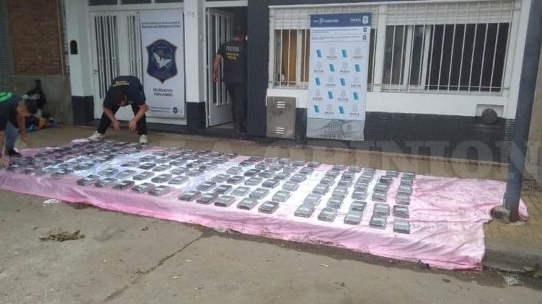 Una avioneta arrojoacute 150 kilogramos de cocaiacutena en cercaniacuteas de Ran