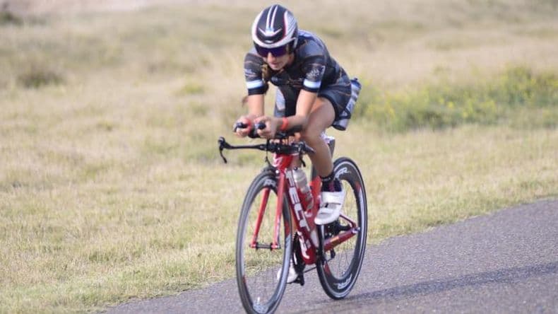 Brenda Bernard se llevoacute el triunfo en el Triatloacuten Half Camino de la Co