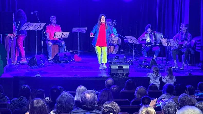 La cantante pergaminense Romina Amoruso fue protagonista en varios fragmentos de