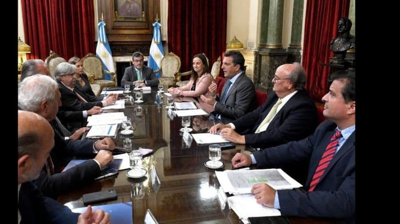 Massa recibioacute a la UIA para trabajar en la agenda parlamentaria de la indus