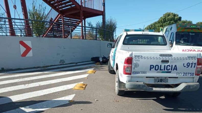 Dos jovencitas de 14 antildeos se cayeron de una moto y una estaacute en grave e