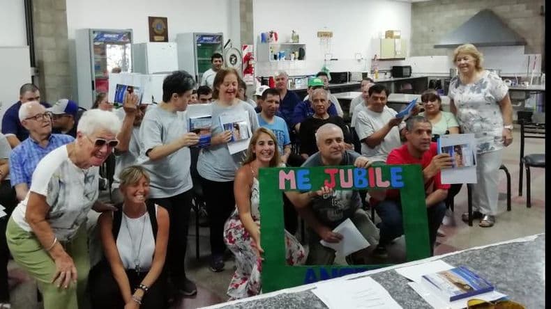 Diacutea histoacuterico- entregaron la jubilacioacuten a nueve operarios del Tal