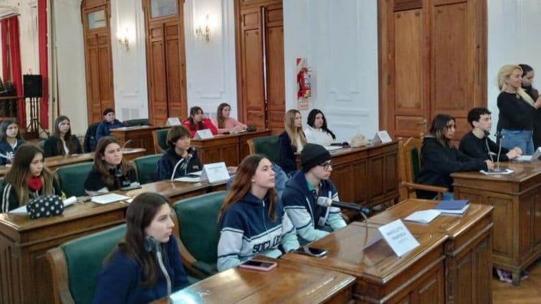 Con la presencia de Javier Martiacutenez se desarrolloacute la primera sesioacut