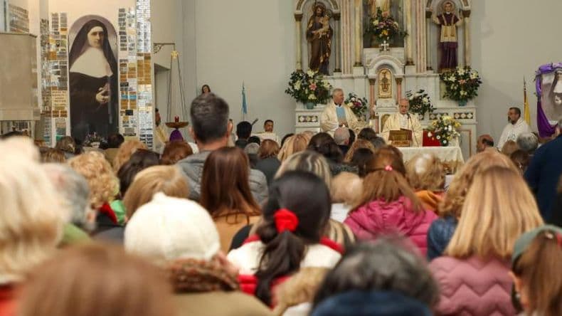 En su diacutea la feligresiacutea renovoacute su devocioacuten por Crescencia