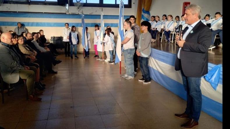 Con fervor patrioacutetico se celebroacute por anticipado el Diacutea de la Band