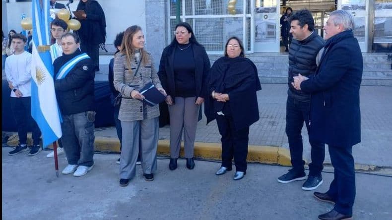 Con un concurrido y emotivo acto la EEST Nordm 1 celebroacute su centenario