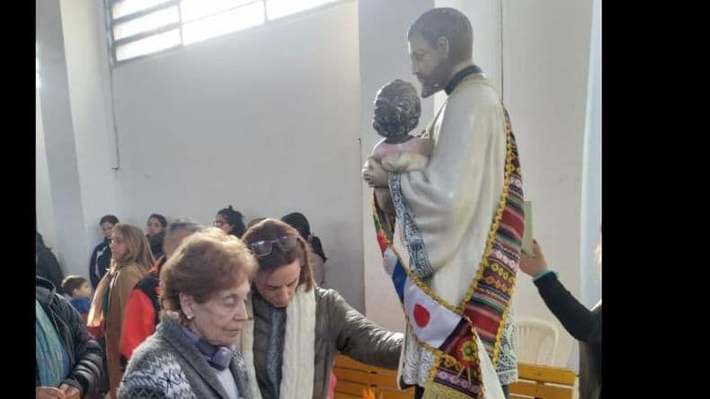 La fe movilizoacute a cuantiosos ciudadanos que honraron a San Cayetano en su di