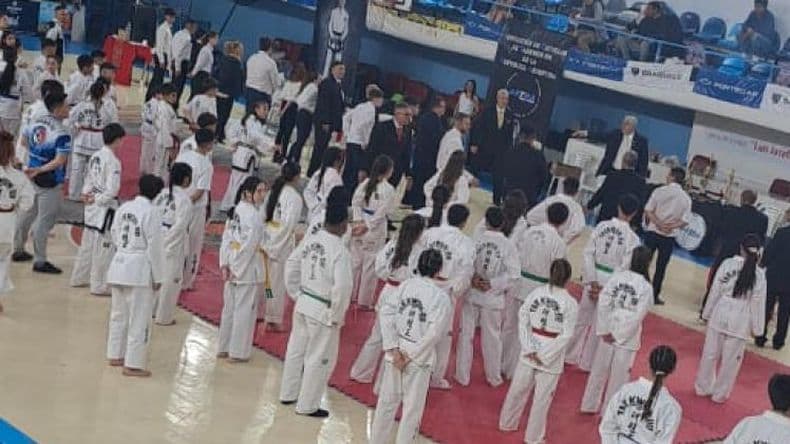 Taekwondo- la Academia Cheolgwon se destacoacute en la 2ordf Copa Ciudad de Perg