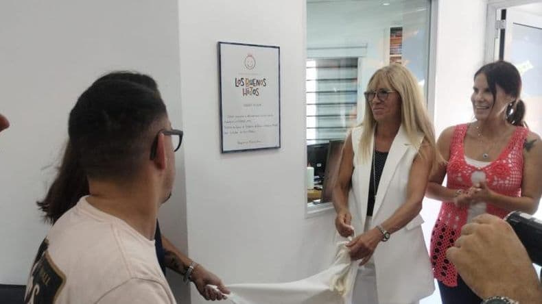 En un acto plagado de amor la escuela Los Buenos Hijos inauguroacute el edificio