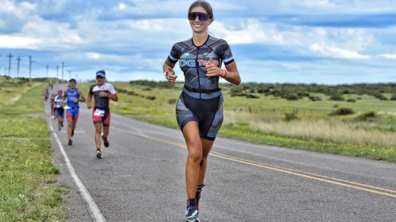Brenda Bernard se llevoacute el triunfo en el Triatloacuten Half Camino de la Co
