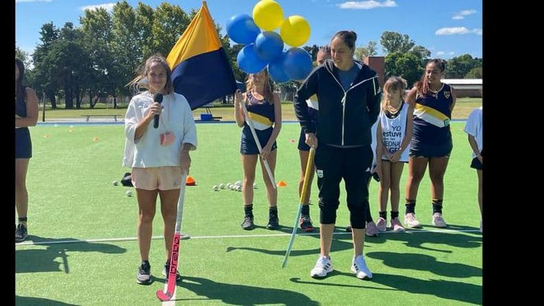 En una inolvidable jornada Gimnasia inauguroacute su cancha de hockey de ceacute