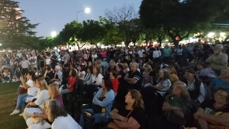 24M- Flores blancas y presente para homenajear a los desaparecidos