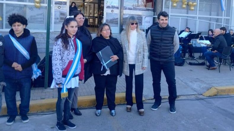 Con un concurrido y emotivo acto la EEST Nordm 1 celebroacute su centenario
