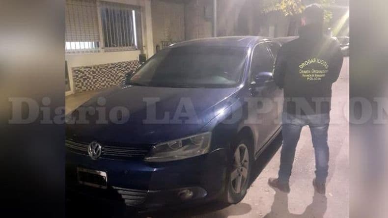 A la banda que vendiacutea cocaiacutena le secuestraron autos motos y una gran c