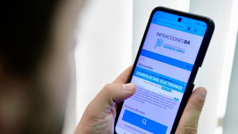 Infractores de tránsito pueden pedir turnos y pagar multas online