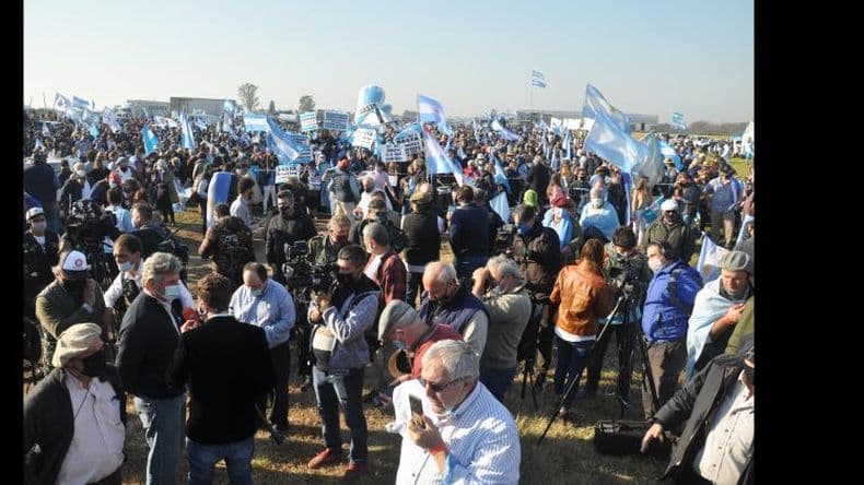 Masiva protesta multisectorial en San Nicolaacutes contra el Gobierno