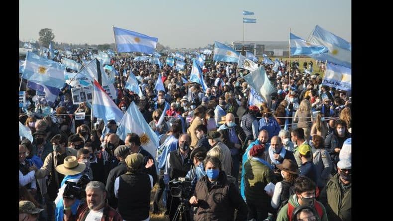 Masiva protesta multisectorial en San Nicolaacutes contra el Gobierno