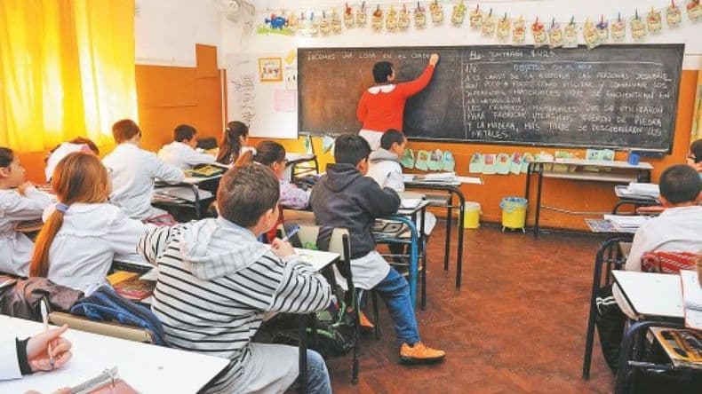 El Gobierno fijó el salario mínimo docente en $500.000 sin acuerdo con los gremios