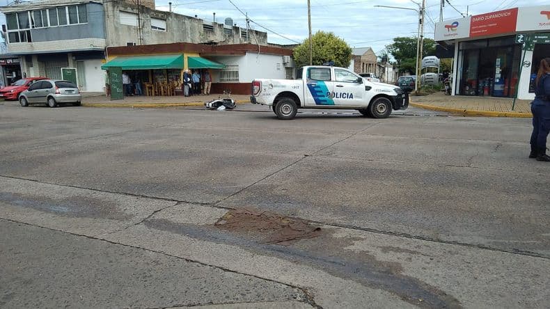 Trágico accidente: un motociclista perdió la vida al chocar contra un camión