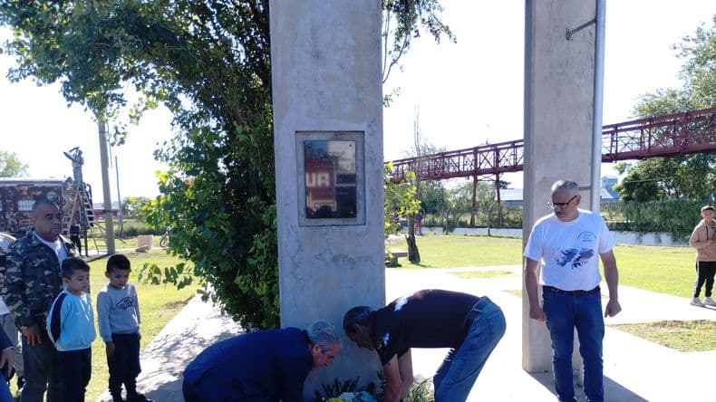 En el Monumento a los Caídos se rindió homenaje a los héroes pergaminenses: Silv