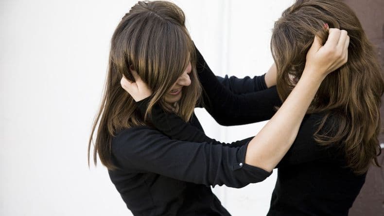 Las madres terminaron agarradas de los pelos por la pelea entre los hijos adolescentes