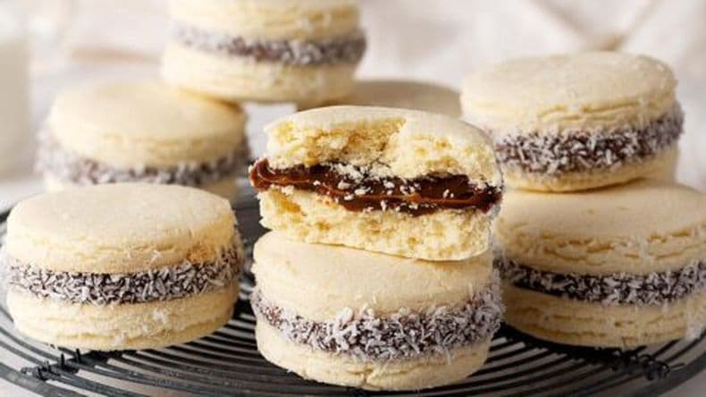 El alfajor fue traído a América por los colonizadores españoles. Sin embargo, el
