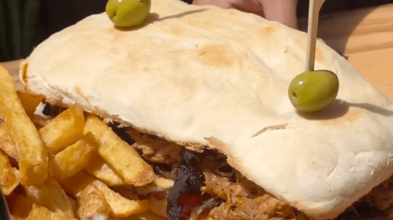 Antares: en pleno centro y con abundante comida.