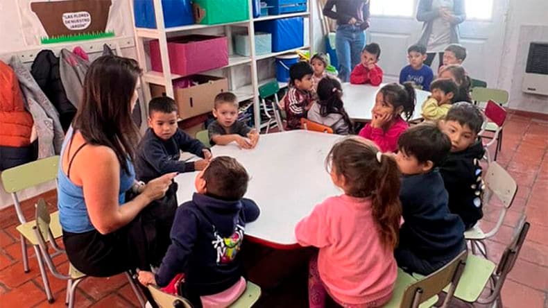 Arqueólogos por un día: el Museo Municipal lleva talleres educativos a los CDC
