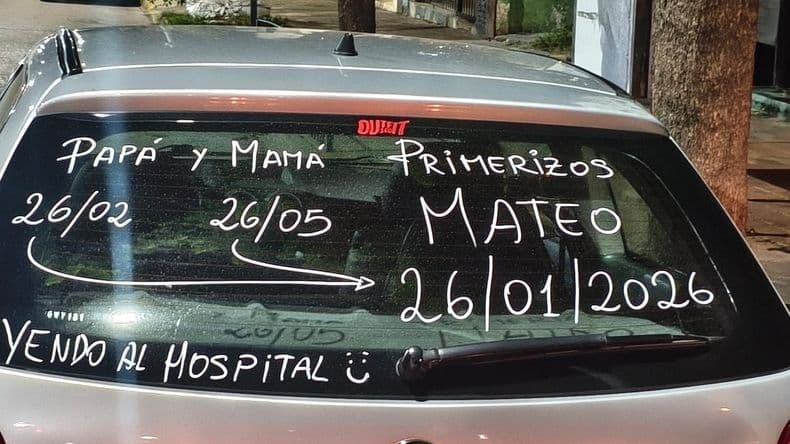 Emotivo mensaje por el nacimiento de un bebé frente al Hospital de Arrecifes