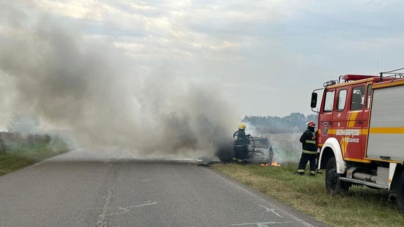 Voraz incendio de un automóvil que circulaba por la ruta nacional 178