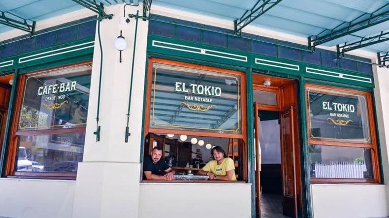 El bar de casi 100 años que reabrió para recuperar los valores de la gastronomía y cultura porteña