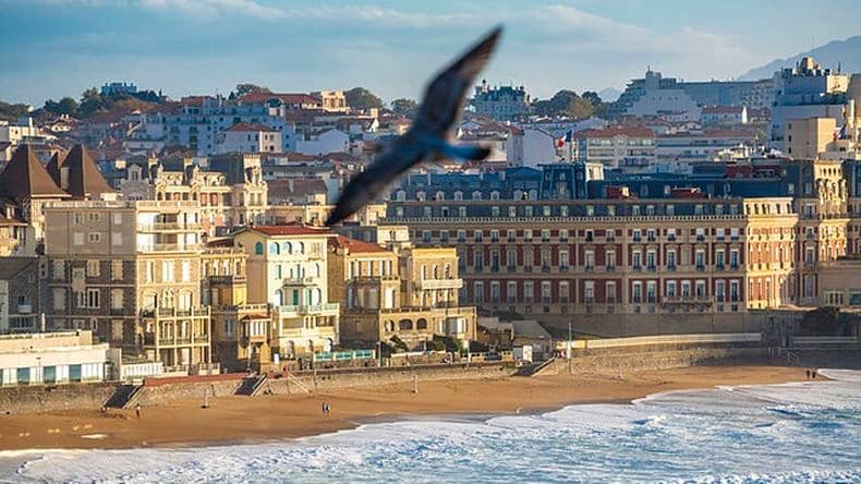 El vínculo entre ambas ciudades se refuerza en su&nbsp;relación con el mar.&nbsp