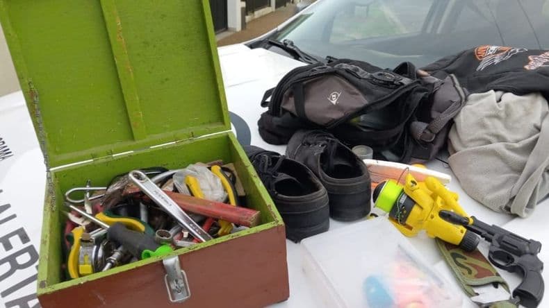 Un ladrón entró a robar en una casa con un menor de 14 años